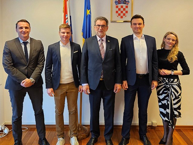 Slika \slike\Mladi\Sastanak-s-mladim-delegatima-pri-UN.jpg